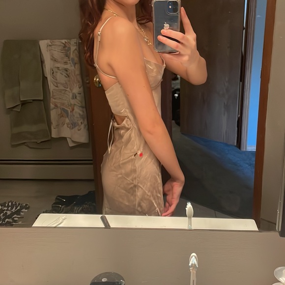 brand new dress with a defect, a bit too small for me - Picture 4 of 4